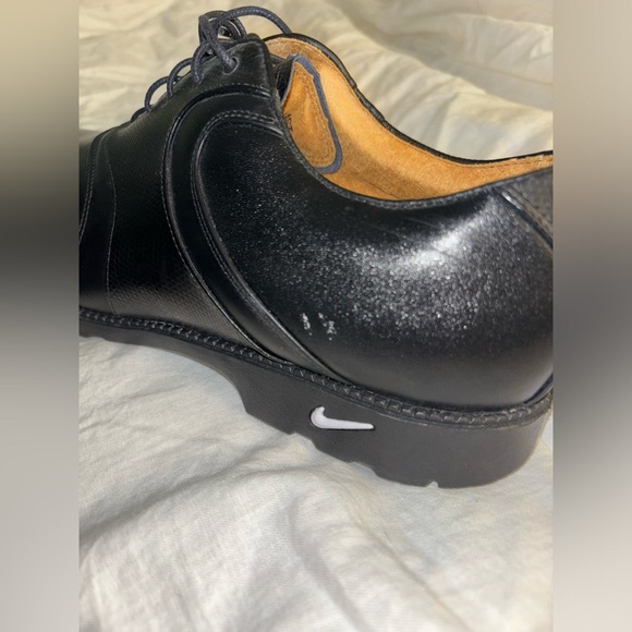 LIKE NEW Nike golf shoes! - Picture 5 of 9
